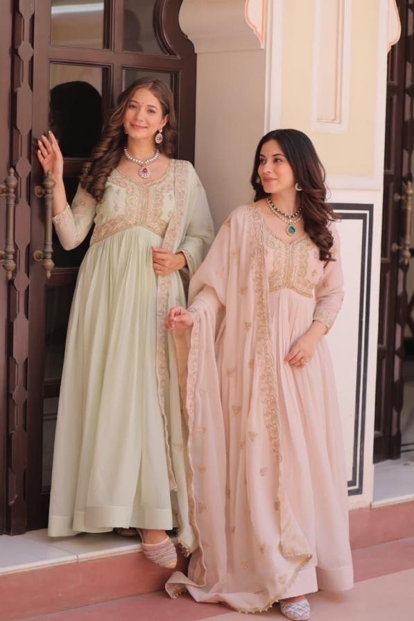 lw 9298 star georgette readymade classic gown with dupatta Rehmat Boutique lw 9298 star georgette readymade classic gown with dupatta lw 9298 star georgette readymade classic gown with dupatta Rehmat Boutique