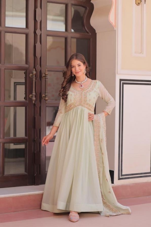 lw 9298 star georgette readymade classic gown with dupatta Rehmat Boutique lw 9298 star georgette readymade classic gown with dupatta lw 9298 star georgette readymade classic gown with dupatta Rehmat Boutique